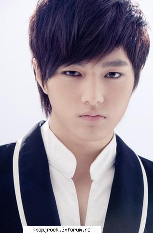 L - L (Vocal & Face of Infinite) Name: Kim Myung Soo - Infinite xD